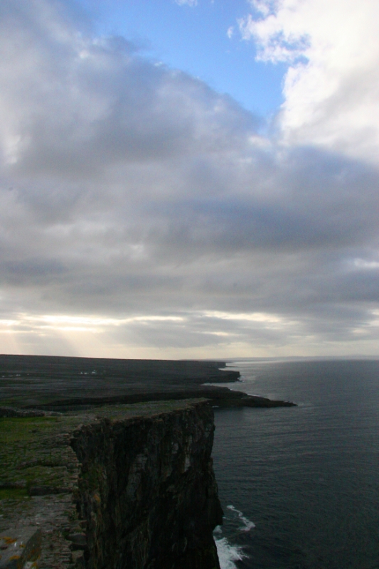 Cliff at celtic stone fort, Aran Islands Ireland 4.jpg